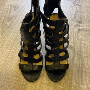 Breckelle’s black heels